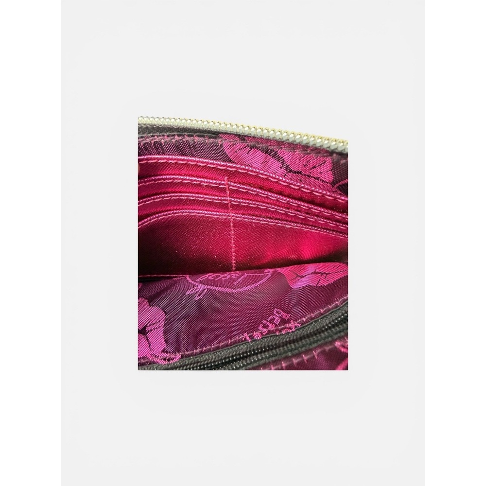 Betsey Johnson Metallic Fuchsia Black Saffiano Wristlet Wallet Heart Zip Pull - Picture 5 of 9